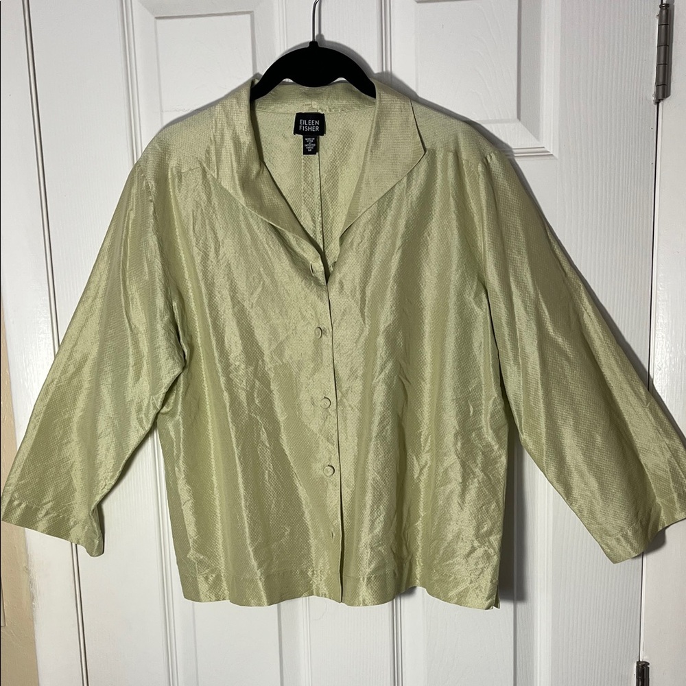 Eileen Fisher 100% silk button blouse pebbled point collar 3/4 slv M celery